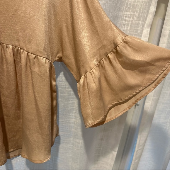 Andree by Unit Women's Size Medium Babydoll Top Pullover Blouse Champagne Ruffle - Picture 3 of 7